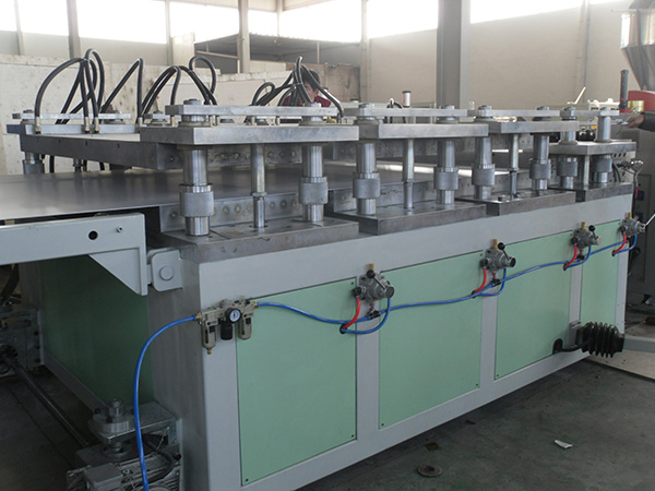 PVC and PVC wood plastic skinning foaming board production line